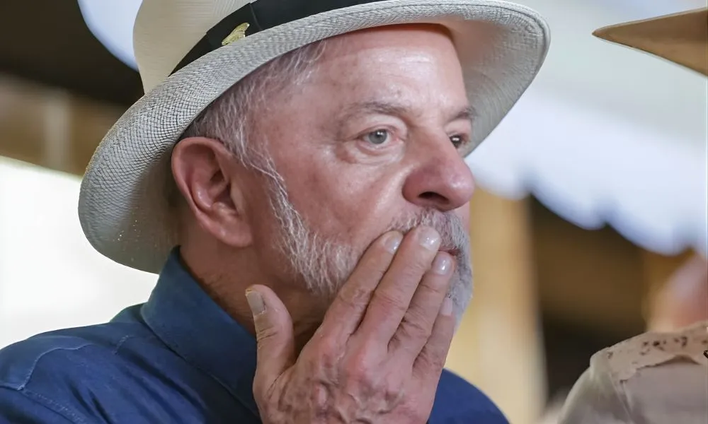 Lula é encaminhado para hospital em SP para realizar duas cirurgias