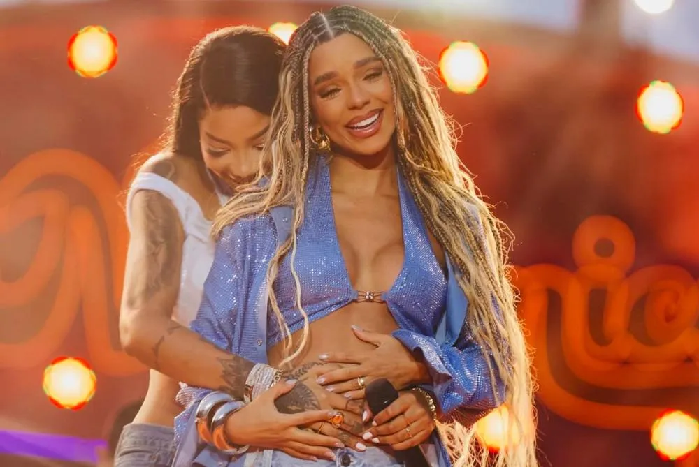 Vem aí! Ludmilla e Brunna revelam o sexo do primeiro bebê