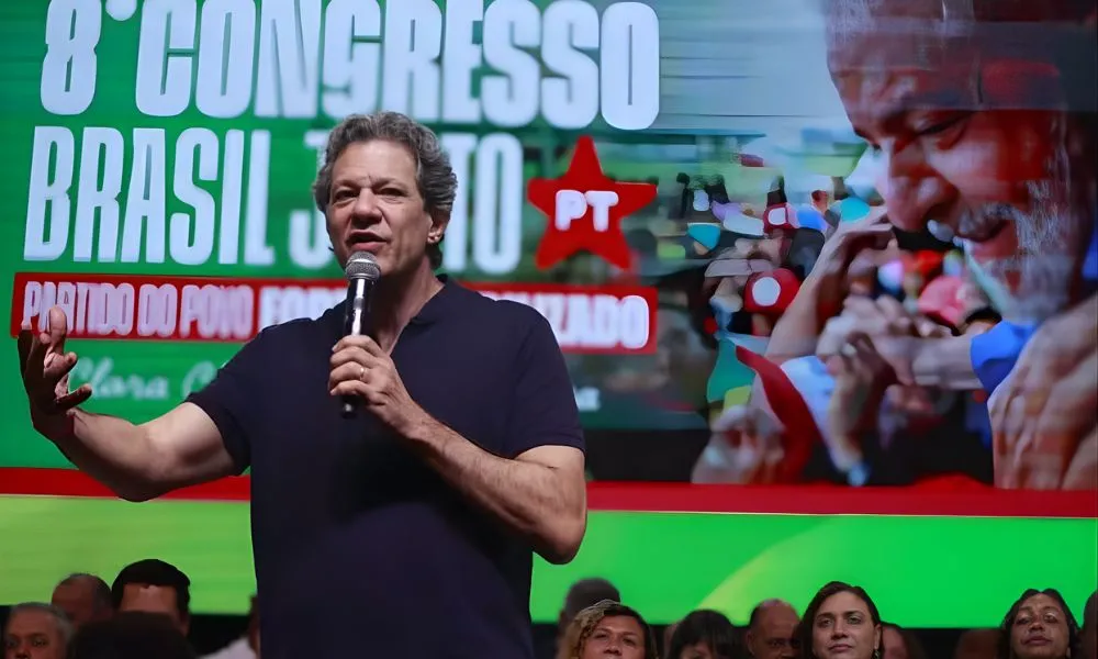 “Bolsonaros fazem pior política da história do país”, declara Haddad em evento