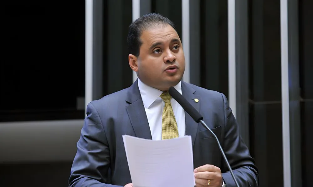 Relator da sabatina de Messias, Weverton Rocha, já esteve na mira da PF e da CPMI do INSS
