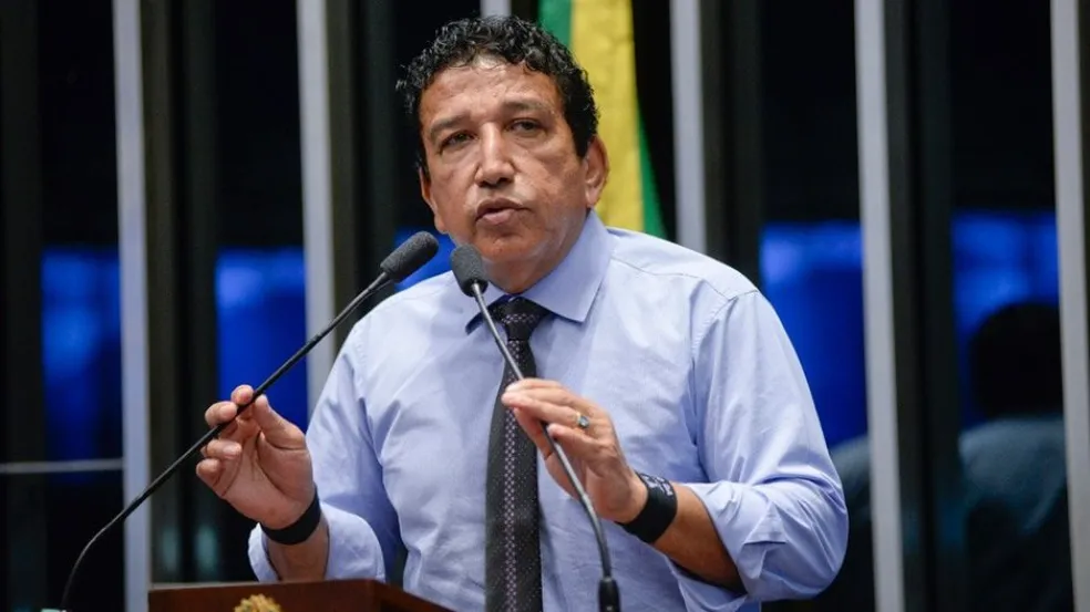 Senador Magno Malta é internado após mal súbito no Congresso e cita “guerra espiritual”