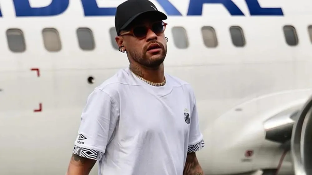 Neymar dá tapa e aplica rasteira em Robinho Jr. durante confusão em treino do Santos