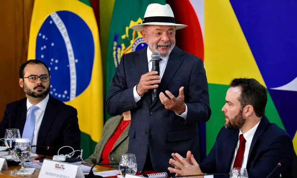 “Mercado transforma cidadão em clandestino”, afirma Lula em evento do Desenrola Brasil