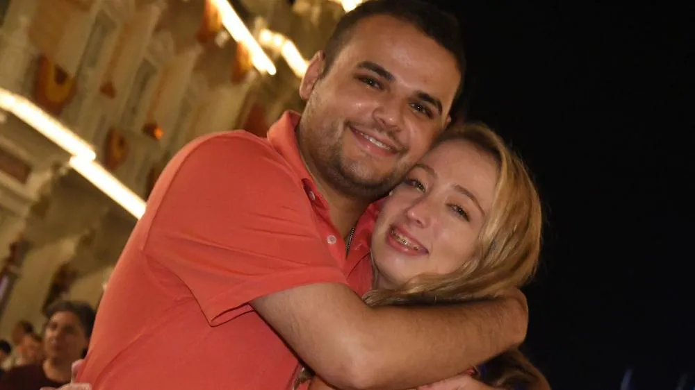 Noiva de repórter assassinado em 2023 tem filho com DNA dele