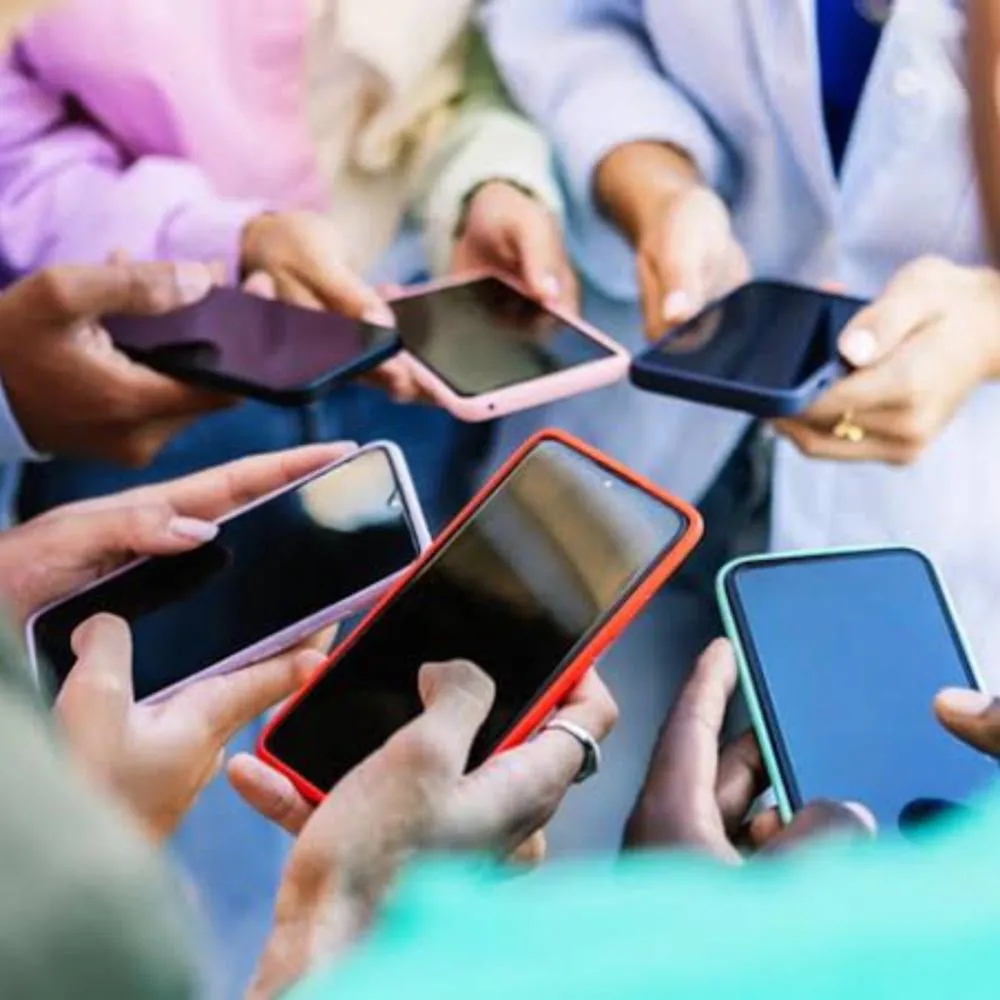 Senado Federal proíbe o uso de celulares em escolas públicas e privadas de todo o Brasil