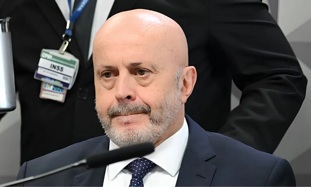 No auge das fraudes, Careca do INSS comprou duplex de luxo via offshore; entenda