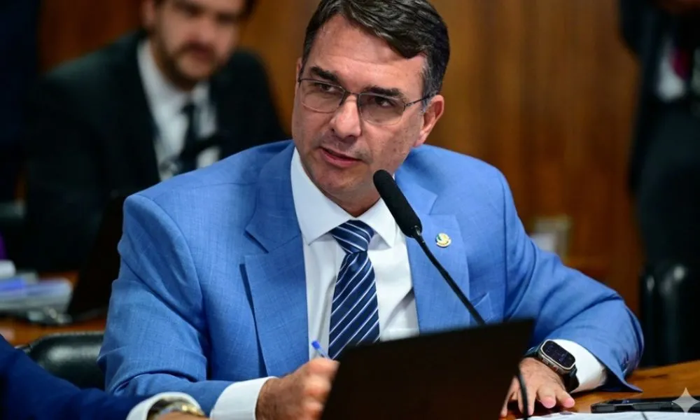 Justiça manda Google entregar dados de perfis que ligaram Flávio Bolsonaro ao CV