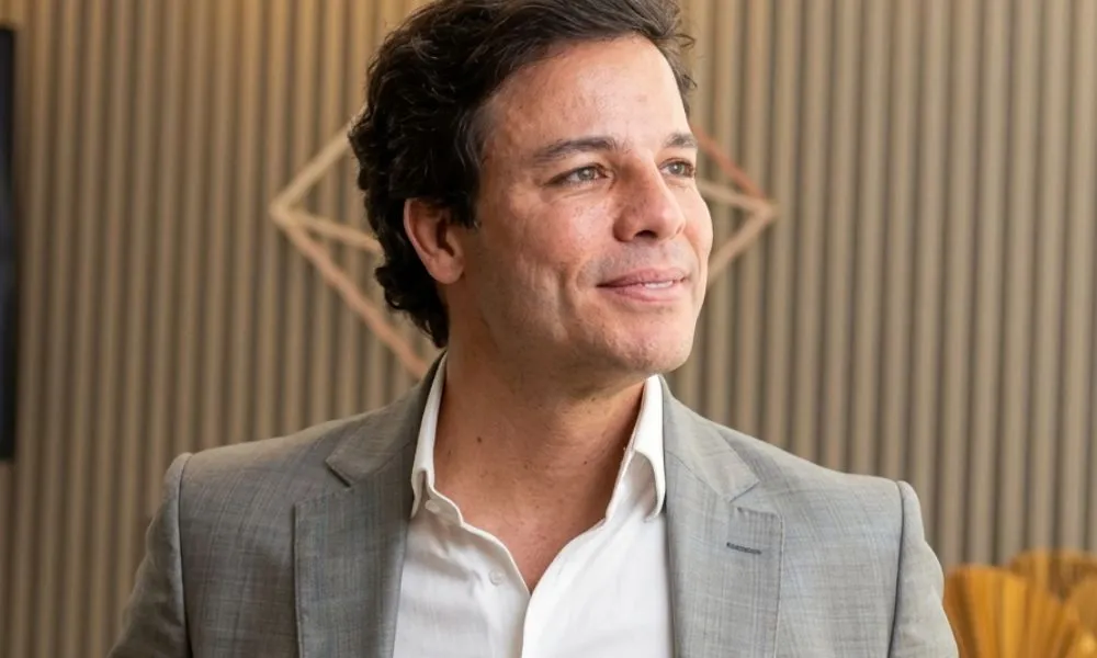 Dentista revela bastidores dos sorrisos perfeitos e atendimento de luxo em São Paulo