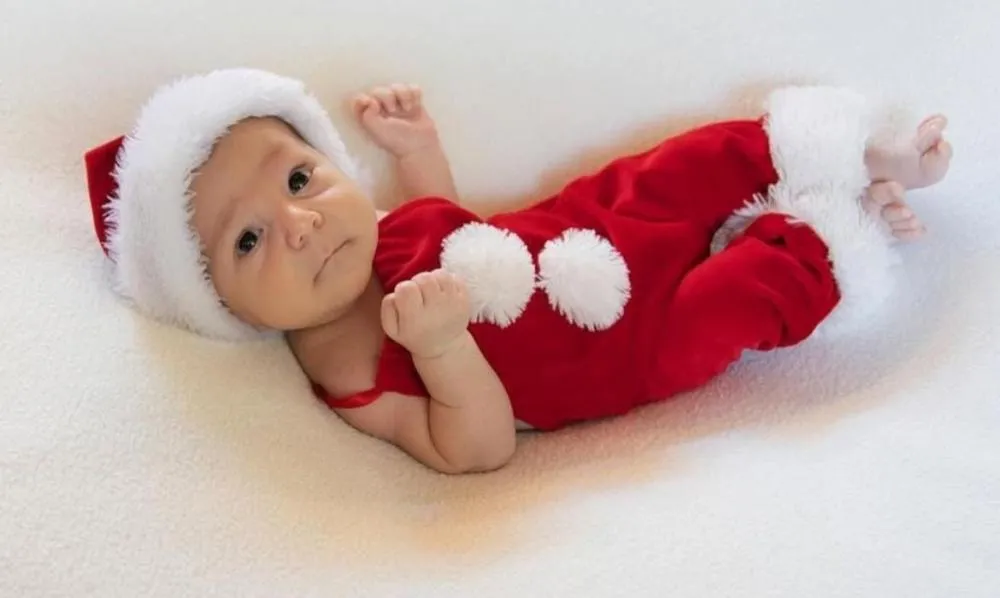 Após 19 dias internado, Ravi, caçula de Viih Tube e Eliezer, posa para ensaio de natal; veja fotos