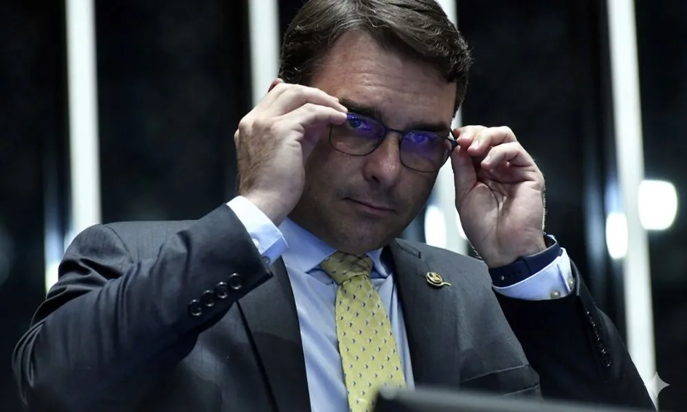 Flávio Bolsonaro reafirma proposta de pôr fim às reeleições presidenciais