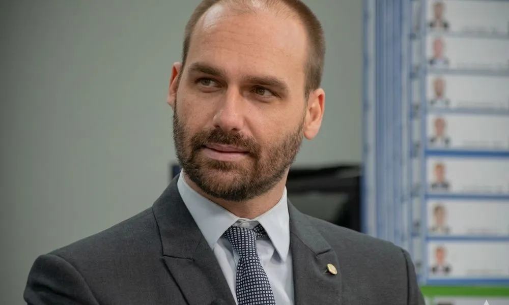 Saiba os fatores que podem prejudicar planos eleitorais de Eduardo Bolsonaro ao Senado