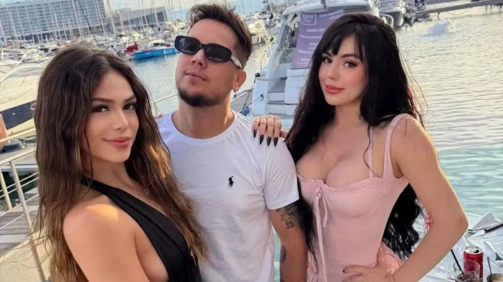 Pai de Melody se irrita em show após rumores de playback: “Fake news”