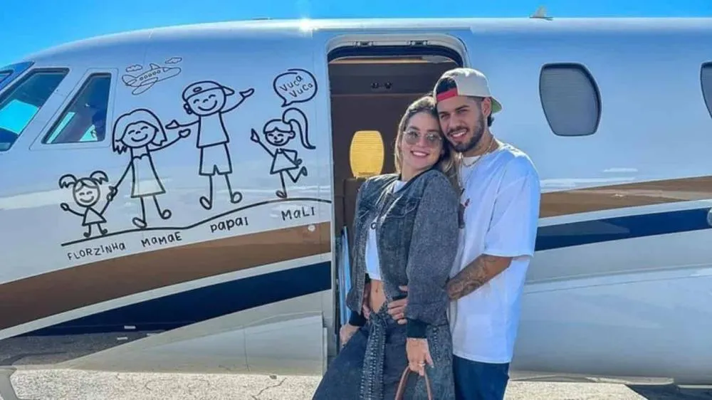 Virginia Fonseca muda visual de jatinho de R$ 80 milhões e detalhe envolvendo Zé Felipe chama atenção