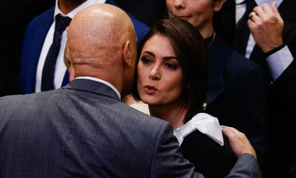 Michelle Bolsonaro marca presença em posse de Nunes Marques no TSE