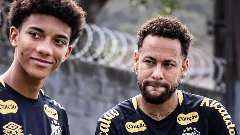 Após polêmica com Neymar, Robinho Jr. se manifesta sobre rumor de desconforto no elenco e saída do Santos 