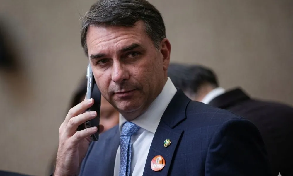 Flávio cobra imparcialidade e critica eleição de 2022 em posse no TSE