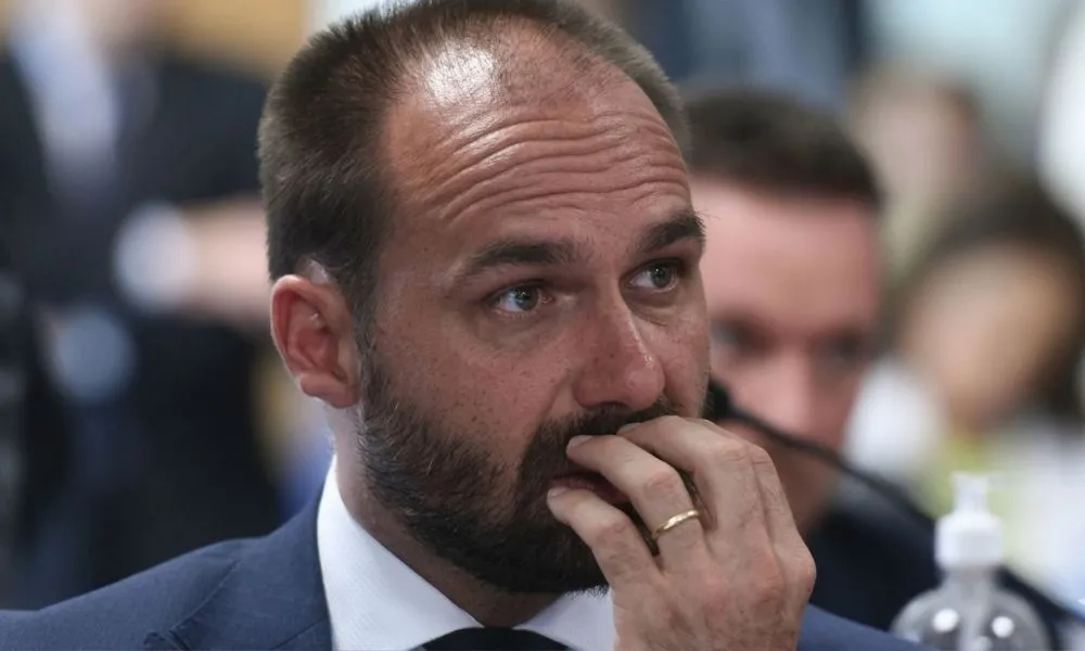 PGR pede condenação de Eduardo Bolsonaro no STF por coagir ministros