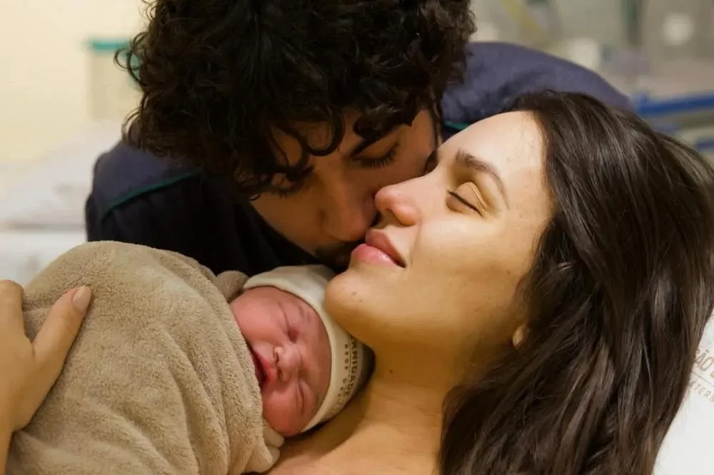 Rafa Kalimann defende Nattan de críticas e afirma que indução do parto aconteceu por segurança da filha