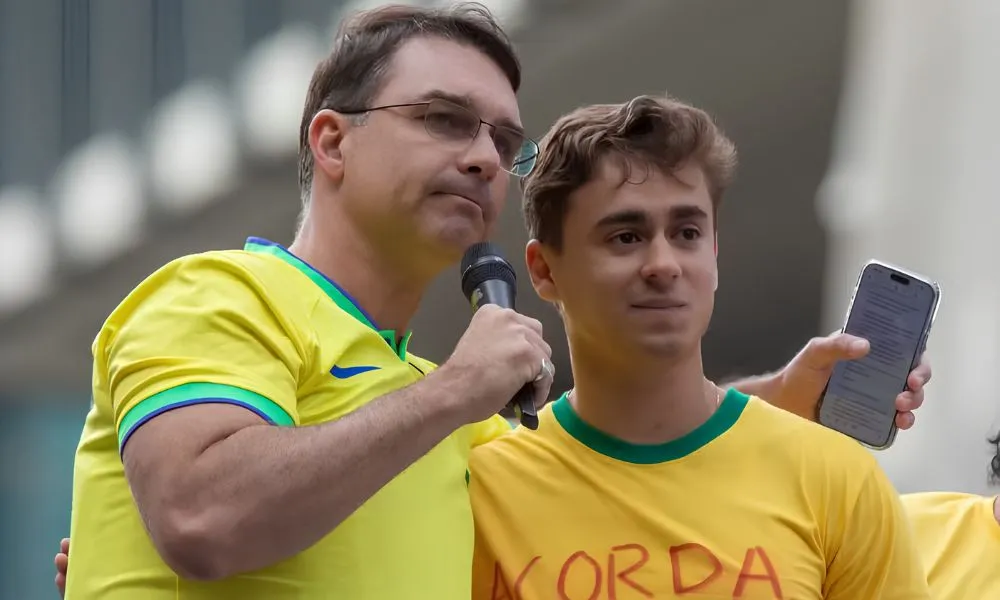 Flávio Bolsonaro e Nikolas Ferreira se reúnem para destravar palanque eleitoral em Minas Gerais
