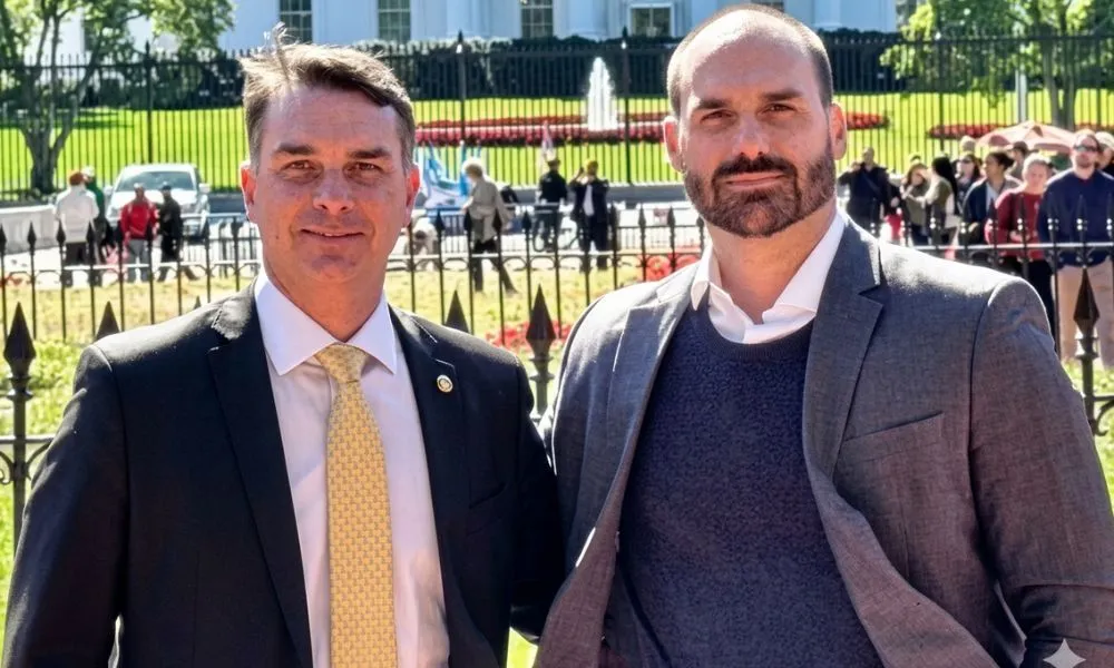 Eduardo Bolsonaro crava 'chance zero' de Flávio desistir da candidatura à Presidência
