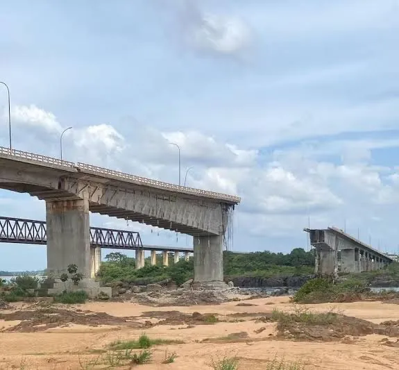 Desabamento da Ponte JK: possível contaminação de ácido sulfúrico no rio força suspensão das buscas 