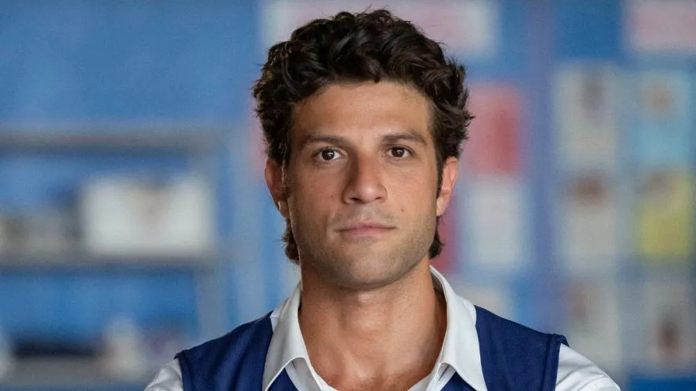 Chay Suede quebra o silêncio após ser acusado de “ingratidão” com “Rebelde” e explica reação no “Domingão”