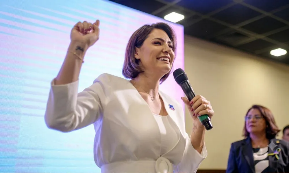 AtlasIntel: Michelle Bolsonaro só ficaria atrás de Lula em possível 1º turno
