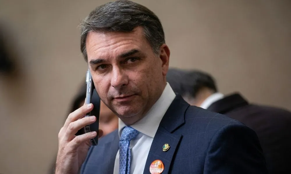 Campanha do PL descarta trocar Flávio para eleições e reforça apoio interno