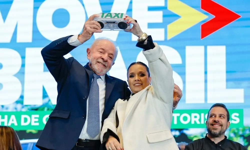 Lula anuncia R$30 bi em crédito para troca de veículos de taxistas e motoristas de app
