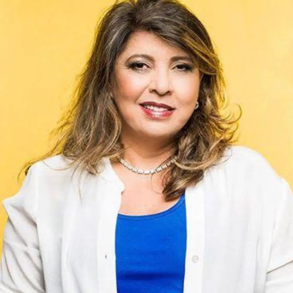 Após ser vista aos beijos com segurança novinho e bonitão, Roberta Miranda confessa interesse por mulheres