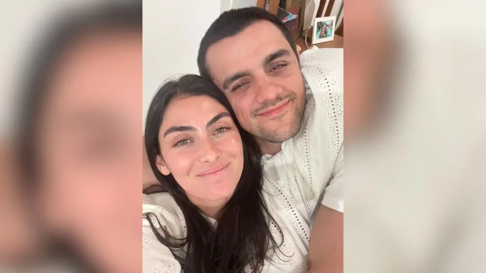 Esposa de Felipe Simas desabafa após cirurgia de emergência: “Saí de lá carregada”
