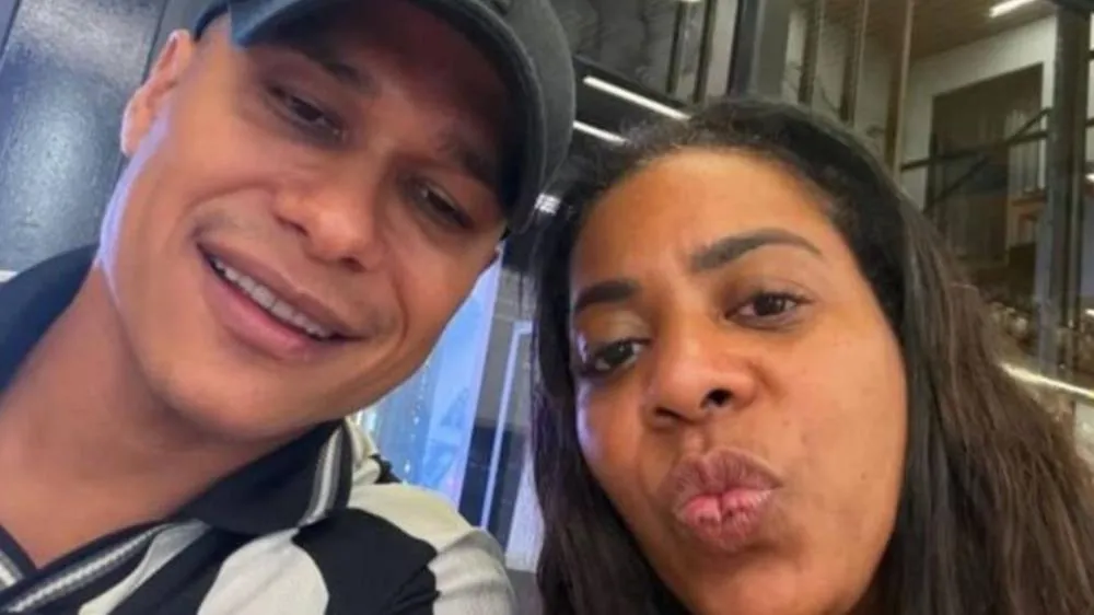 Mãe de Vini Jr. quebra silêncio e explica postou foto com ex de Jojo Todynho “por engano”; entenda