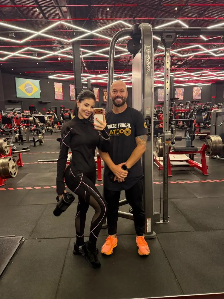 Influenciadora Dillyene detalha seu treino com Jhonny Benny para manter o corpo sarado