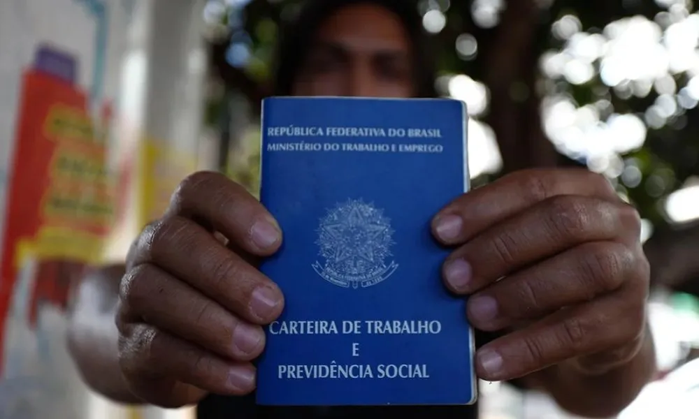 Saiba os detalhes do parecer aprovado da PEC 6X1 que reduz jornada de trabalho