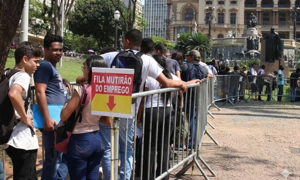 Desemprego cresce e marca 5,8% no trimestre encerado em abril, diz IBGE