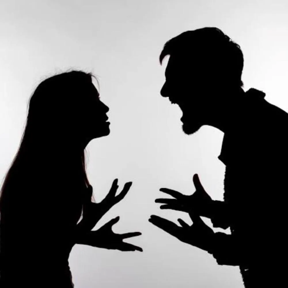 Casal de ‘influenciadores” causa polêmica ao se recusarem a ficar com filho pequeno durante as festas de fim de ano