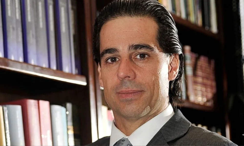 Advogado de Deolane minimiza 'confronto do século' ao rebater críticas sobre sua atuação no caso