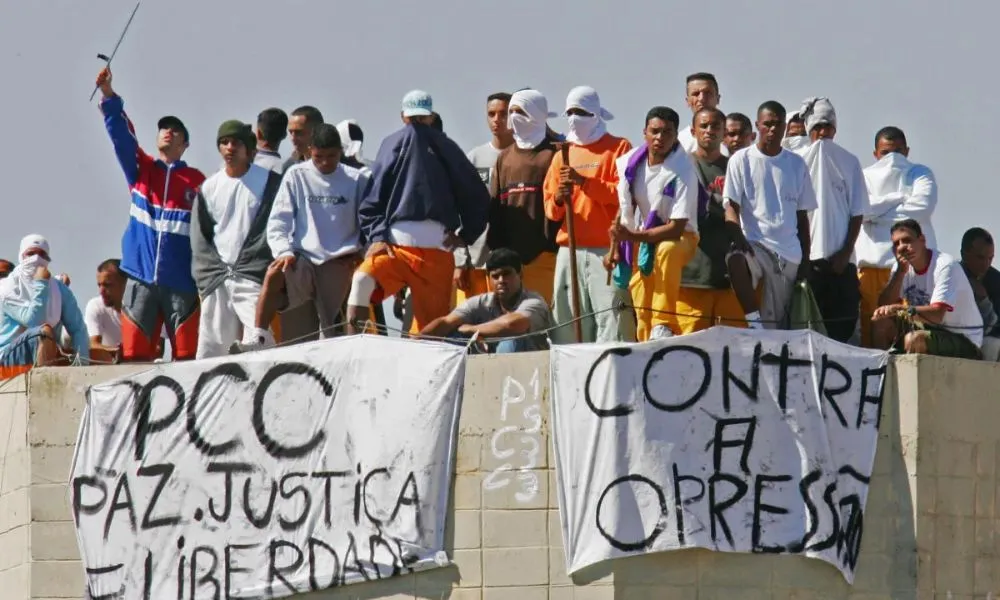 Classificação de PCC e CV como terroristas abre margem para ação da CIA no país, explica promotor