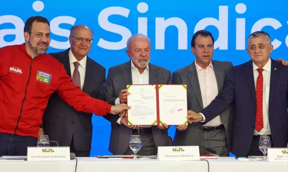Governo Lula desembolsou R$80 milhões na divulgação do fim da escala 6x1
