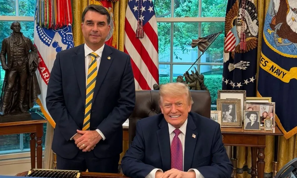 42% dos brasileiros encaram encontro entre Flávio e Trump como neutro; e você?