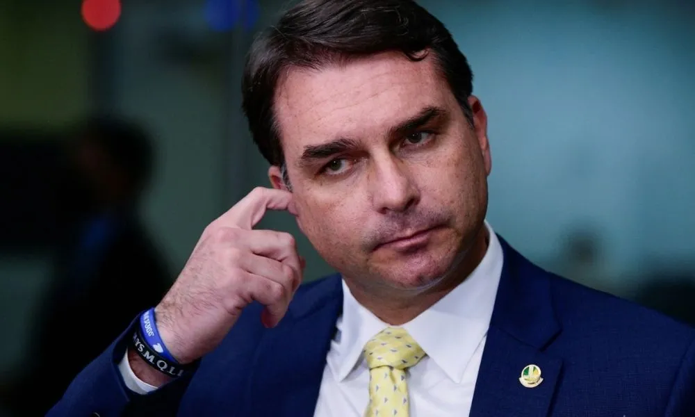 TCU arquiva ação de Flávio Bolsonaro contra ex-nora de Lula; entenda