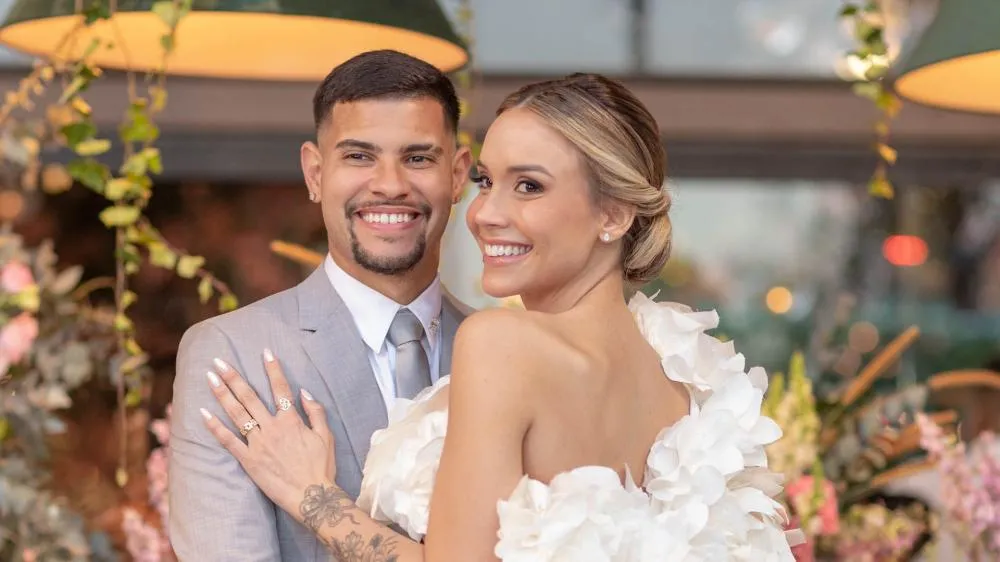 Jogador da Seleção comenta vídeo viral com a esposa que dividiu opiniões: “Me botou na linha”
