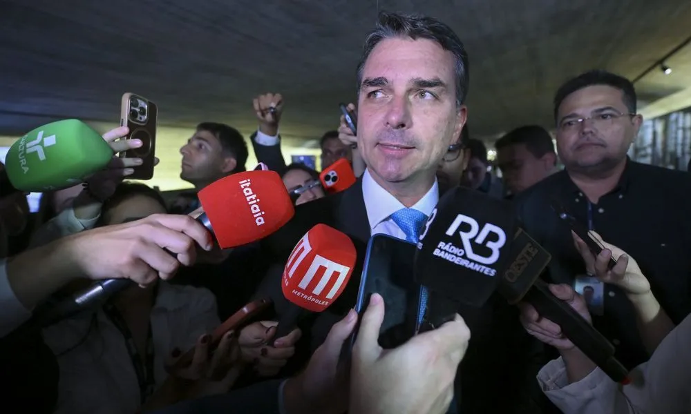 A resposta do AtlasIntel após ter pesquisa sobre Flávio suspensa pelo TSE