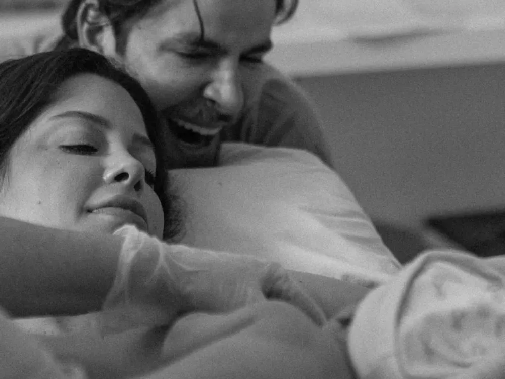 Casal formado no BBB anuncia nascimento da primeira filha: “O amor mais puro e incondicional”