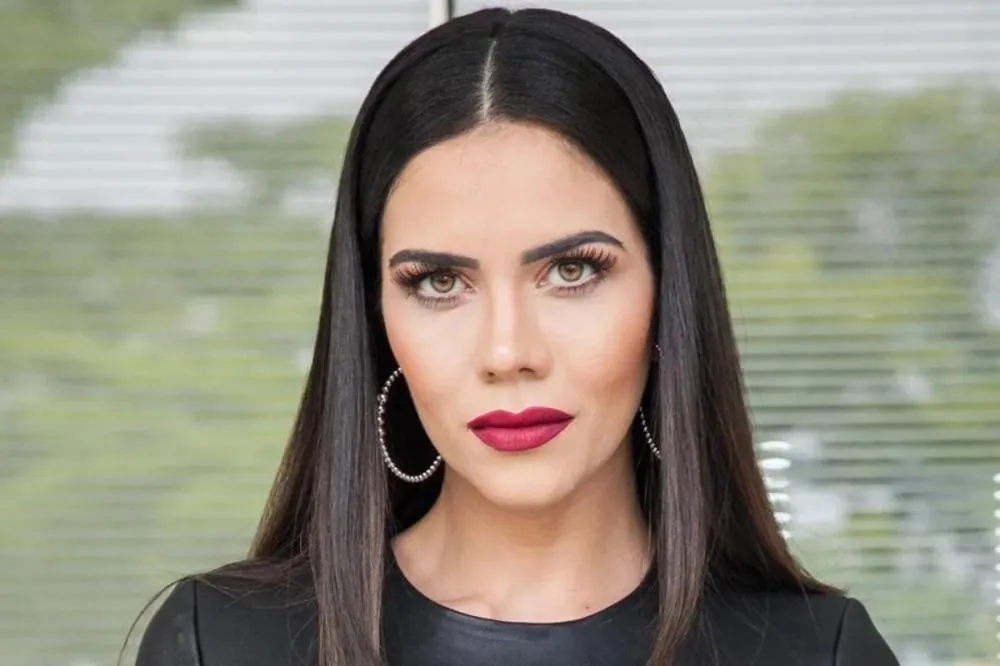 Daniela Albuquerque emociona ao revelar segredo descoberto no velório do pai: “Tinha outra família“