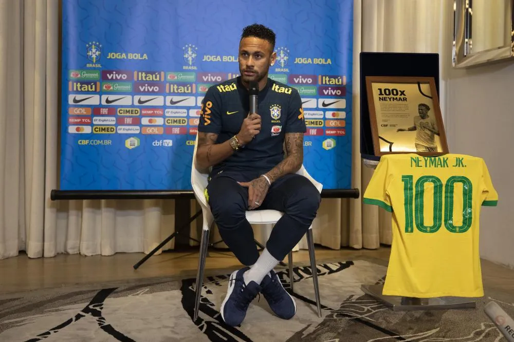 Sem regalias? Jornalista afirma que Neymar seguiu regra da CBF e não teve encontro com familiares