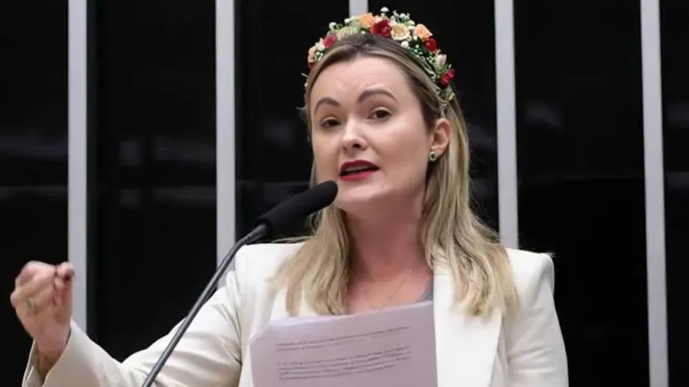 Eduardo aprova Júlia Zanatta para vice de Flávio Bolsonaro: “À altura”