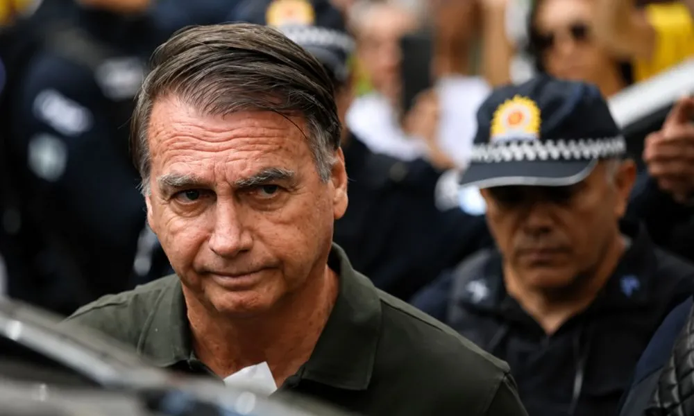 Bolsonaro apresenta piora e teve tratamento reformulado, segundo ex-primeira dama Michelle