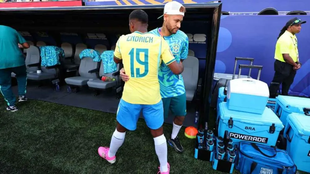 Leitura labial revela conversa entre Neymar e Endrick em estreia do Brasil na Copa: “Se pudesse, eu entrava”