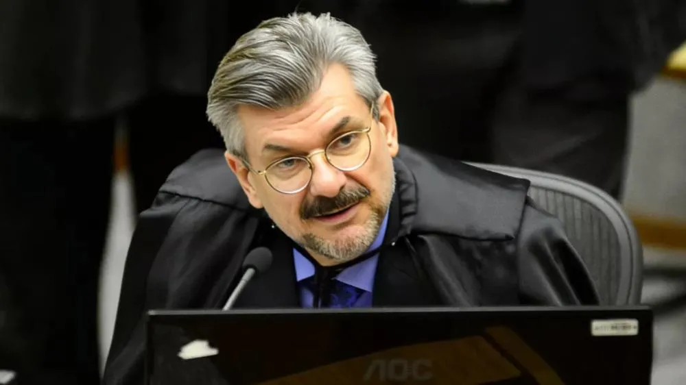 Ministro afastado por denúncias de importunação sexual terá dia decisivo em investigação